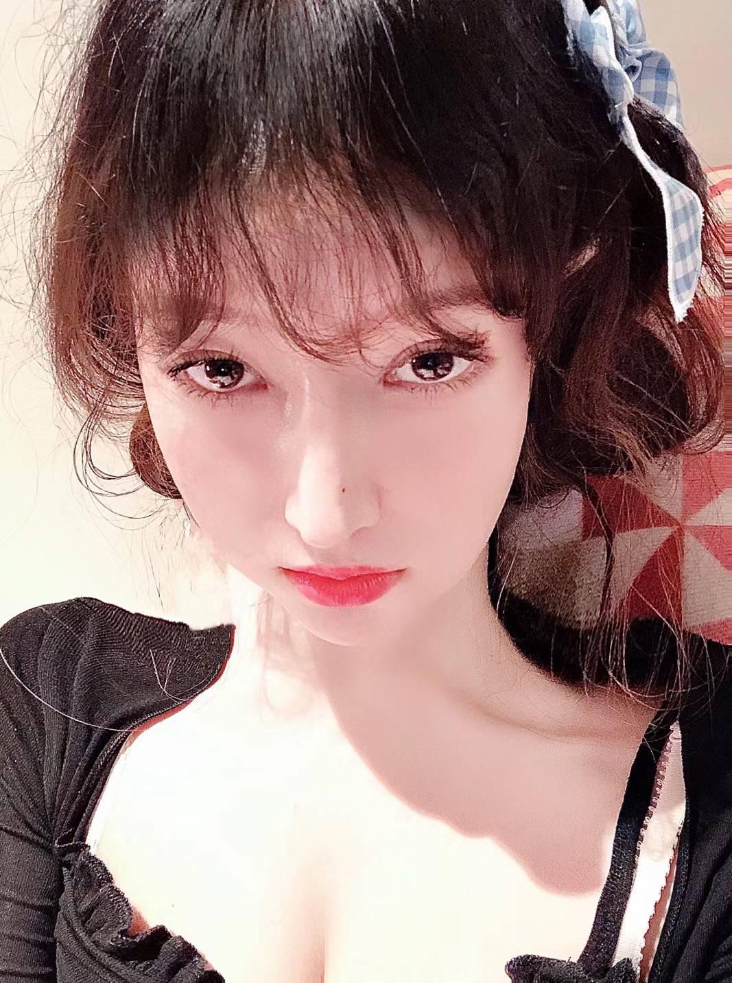 兼车嫩模，长相身材没的说