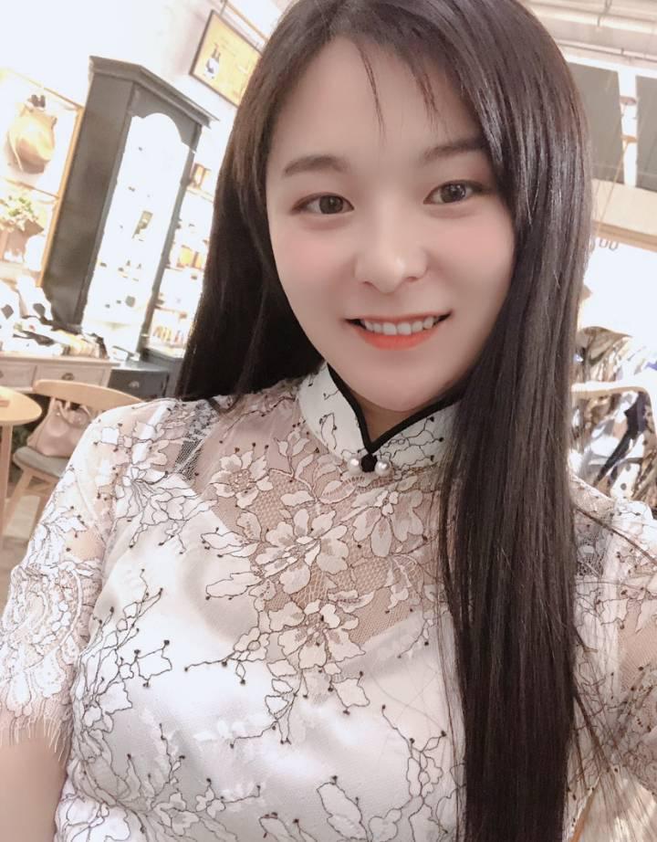 这是一只漂亮的小可爱